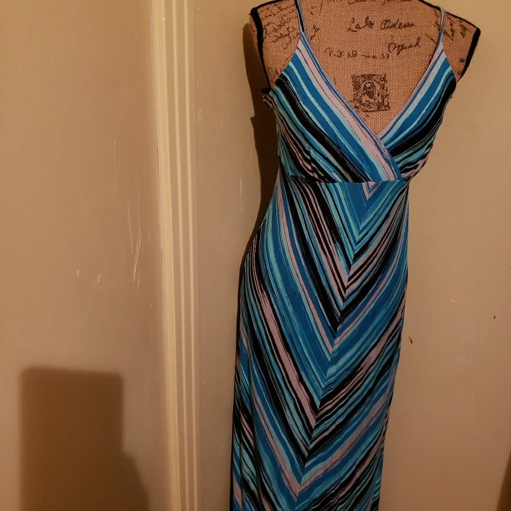Dress - Picture 3 of 3